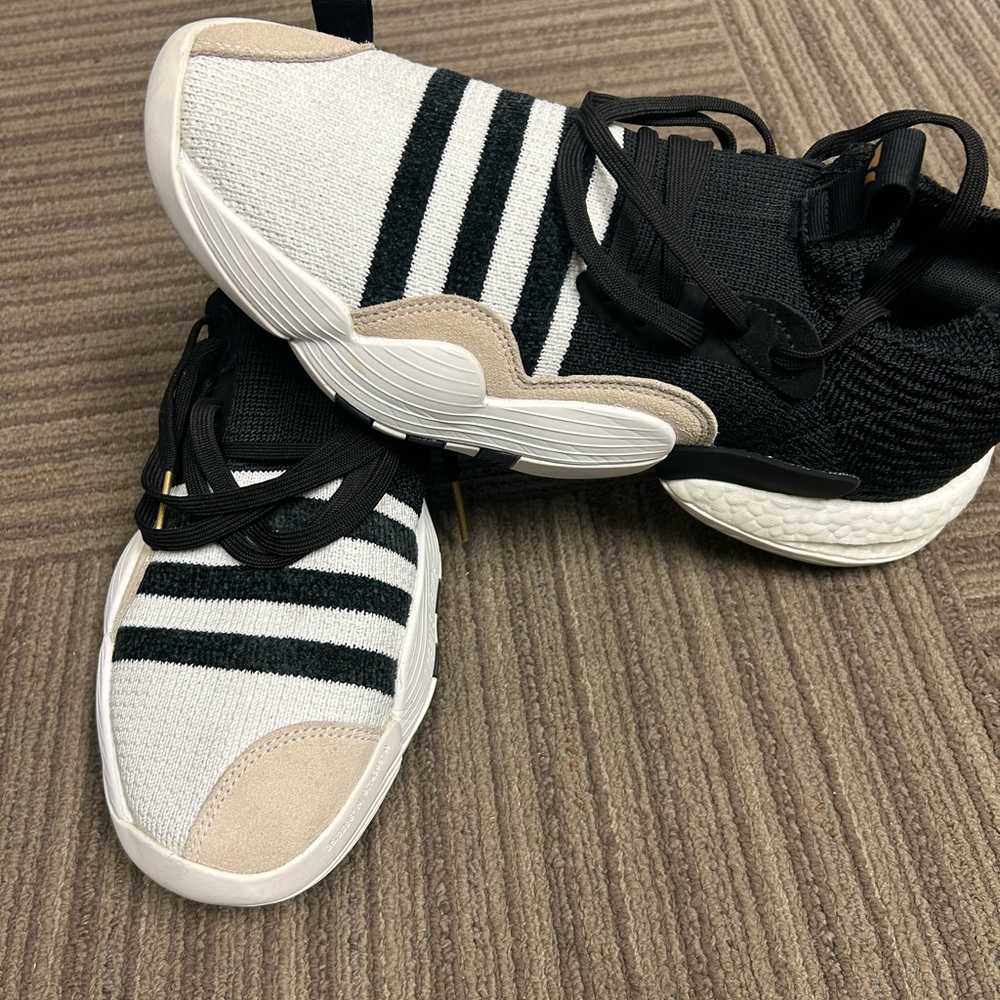 Adidas Trae Young 2.0